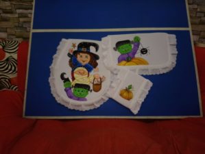 Juego de baño, tres piezas Haloween “Frankie y sus amigos””